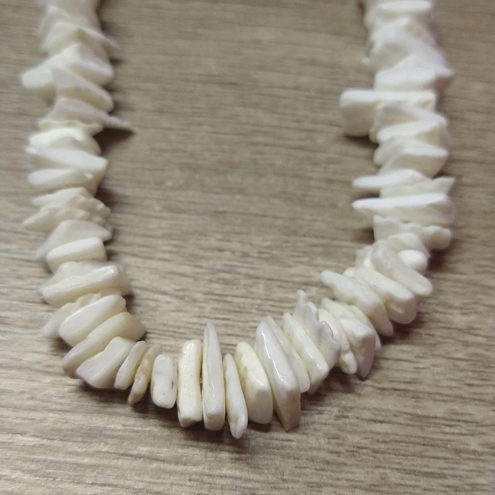 Shell Chips White Necklace - Picture 2 of 3
